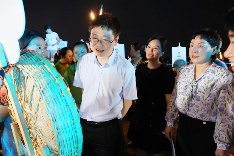老潭州纳凉季飘起中药香!夏夜“中医药服务集市”引全城赶健康大集-雨湖新闻网